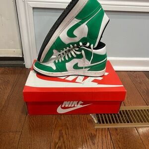 Nike Men's Green and White High-Top Sneakers